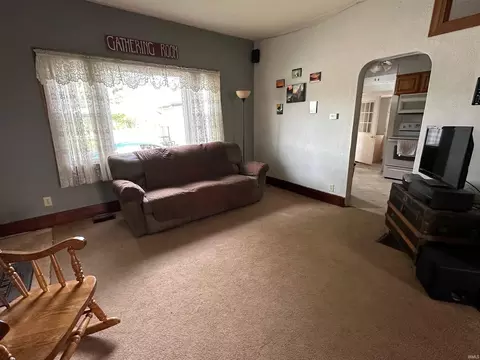 Living - 220 E 600 N Rd, Marion, IN 46952 photo 2 of 5