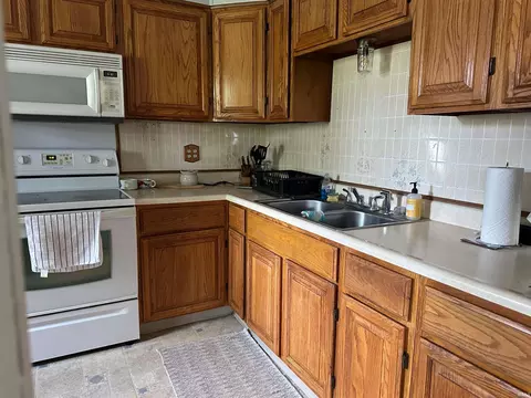 Kitchen - 220 E 600 N Rd, Marion, IN 46952 photo 1 of 2