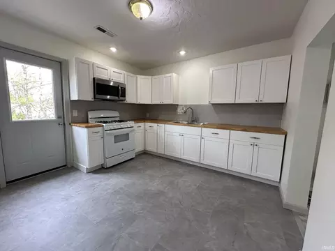 Kitchen - 260 E Morse St, Markle, IN 46770 photo 5 of 6