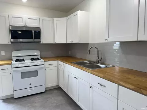 Kitchen - 260 E Morse St, Markle, IN 46770 photo 2 of 6