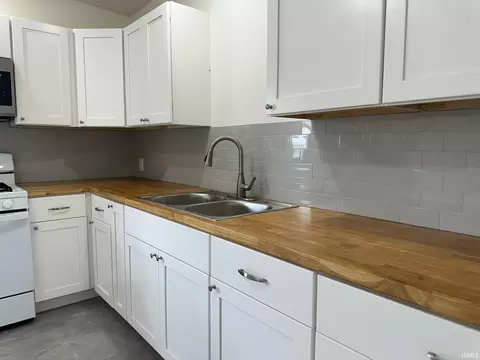 Kitchen - 260 E Morse St, Markle, IN 46770 photo 4 of 6