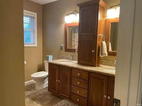 Bath - 2800 E Lilac Ct, Bloomington, IN 47401 photo 3 of 5