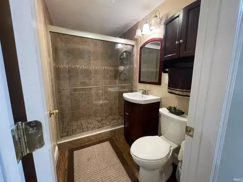 Bath - 2800 E Lilac Ct, Bloomington, IN 47401 photo 2 of 5
