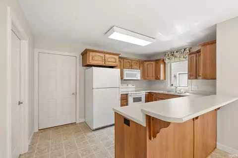 Kitchen - 12905 Charenton Ct, Fort Wayne, IN 46845 photo 1 of 5