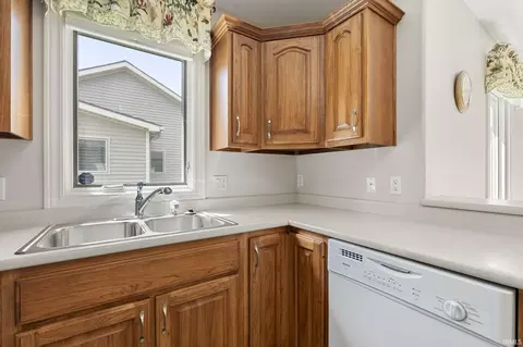 Kitchen - 12905 Charenton Ct, Fort Wayne, IN 46845 photo 4 of 5