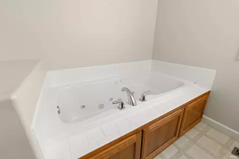 Bath - 12905 Charenton Ct, Fort Wayne, IN 46845 photo 5 of 5