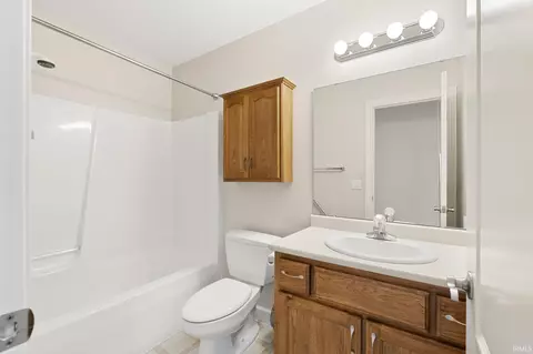 Bath - 12905 Charenton Ct, Fort Wayne, IN 46845 photo 1 of 5