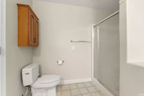 Bath - 12905 Charenton Ct, Fort Wayne, IN 46845 photo 4 of 5