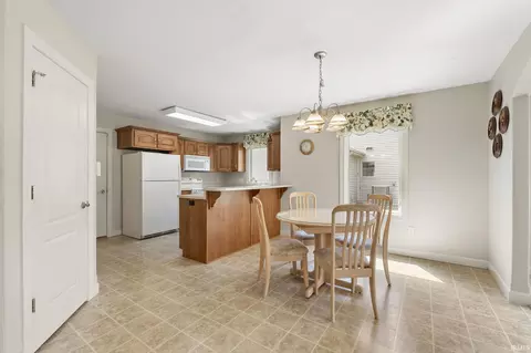Kitchen - 12905 Charenton Ct, Fort Wayne, IN 46845 photo 5 of 5