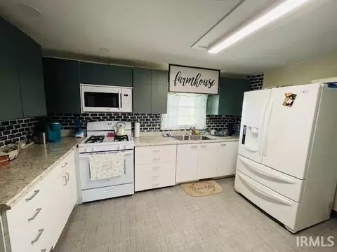 10791 S 100 E Rd, Fairmount, IN 46928 photo 4