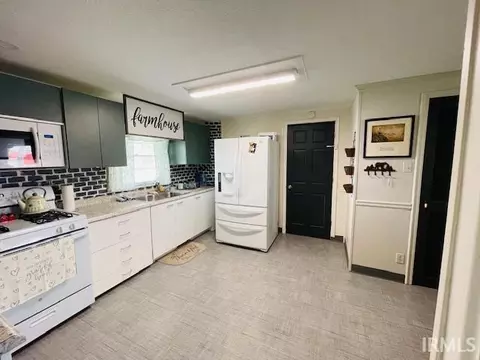 10791 S 100 E Rd, Fairmount, IN 46928 photo 5