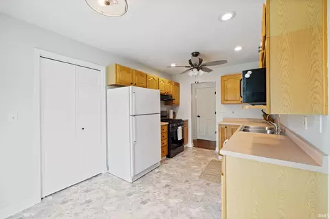 Kitchen - 52522 Ruth St, Granger, IN 46530 photo 4 of 4