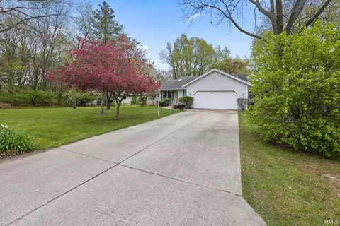 Exterior - 52522 Ruth St, Granger, IN 46530 photo 5 of 10