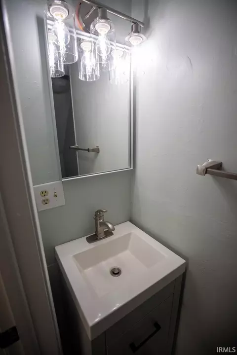 Bath - 105 N Ecker Ave, Bourbon, IN 46504 photo 2 of 5