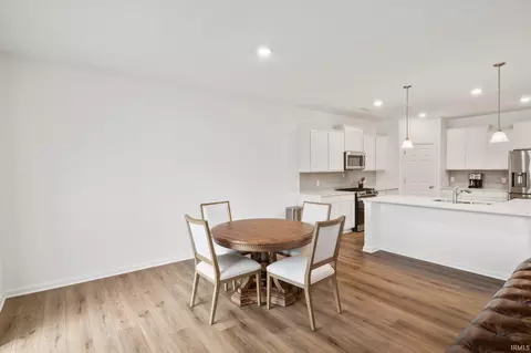 Dining - 426 Pekin Way, Pendleton, IN 46064 photo 1 of 3