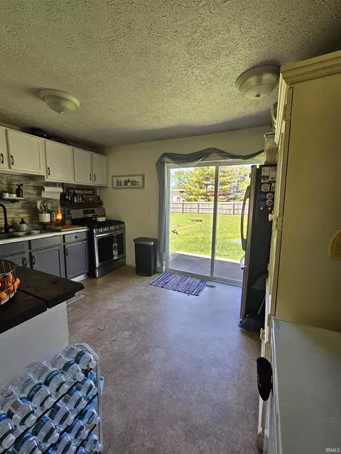 111 E Maple St, Mentone, IN 46539 photo 6