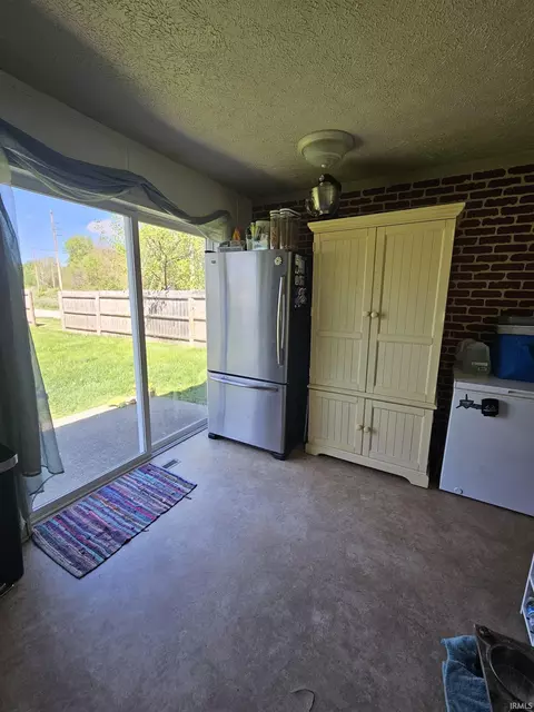 111 E Maple St, Mentone, IN 46539 photo 5
