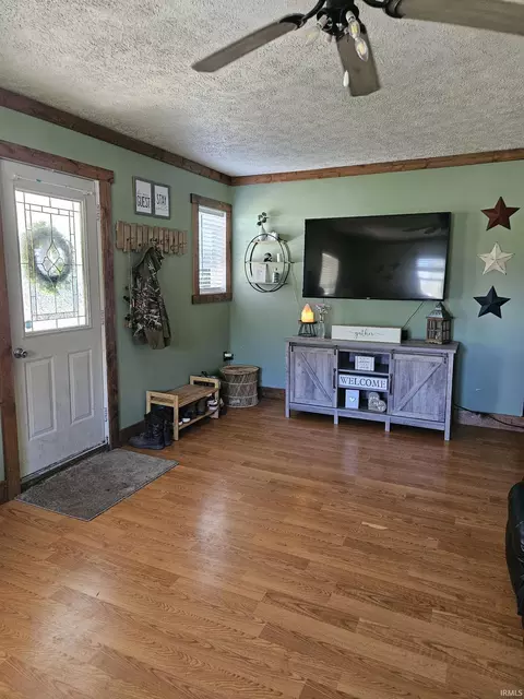 111 E Maple St, Mentone, IN 46539 photo 4