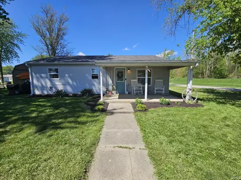 111 E Maple St, Mentone, IN 46539 photo 1