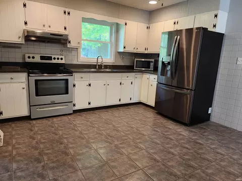 8 Locksley Ct, Bedford, IN 47421 photo 4