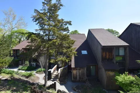 9331 S Pointe Lasalles Dr, Bloomington, IN 47401