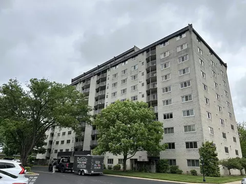 600 S Cullen Ave #805, Evansville, IN 47715