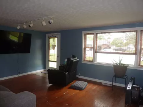 511 E Marion St, Converse, IN 46919 photo 2
