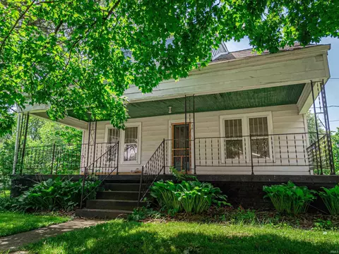 601 E Clark St, Owensville, IN 47665