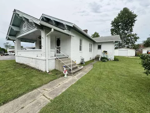 8153 E State St, Dugger, IN 47848 photo 1