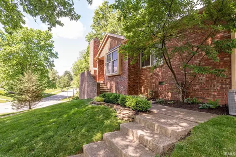 2616 E Windermere Woods Dr, Bloomington, IN 47401
