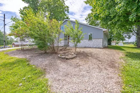 562 W Seitz St, Jasper, IN 47546 photo 1