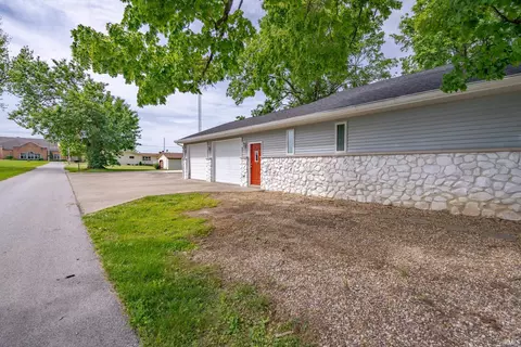 562 W Seitz St, Jasper, IN 47546 photo 7