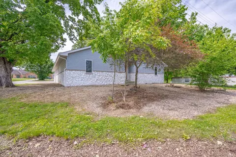 562 W Seitz St, Jasper, IN 47546 photo 4