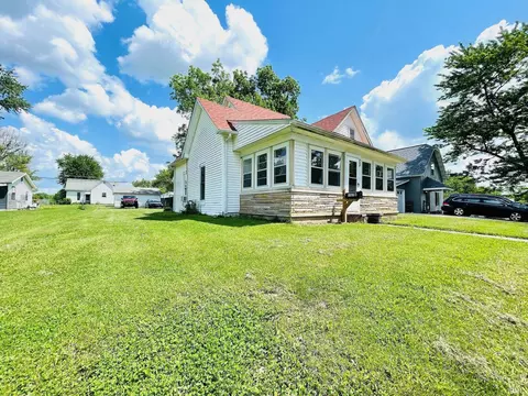 107 W Grissom Ave, Mitchell, IN 47446 photo 1