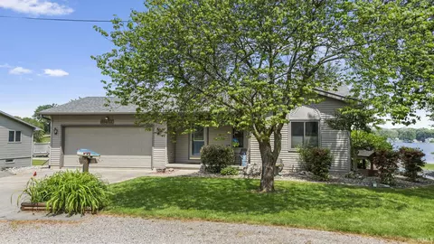 8945 E 480 S Sts, Wolcottville, IN 46795
