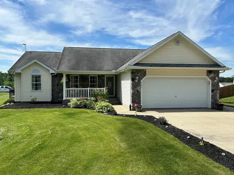 703 Hope Dr, Fremont, IN 46737