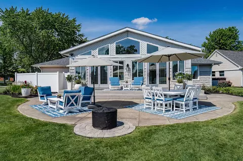 18 Fairlane Dr, Warsaw, IN 46580