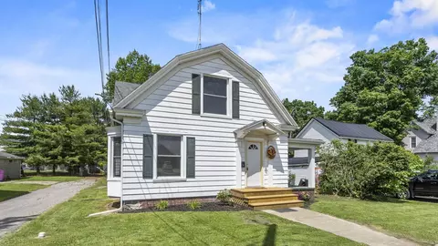 108 S Mountain St, Lagrange, IN 46761 photo 2