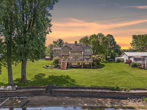 2716 E Lapoint Dr, Milford, IN 46542