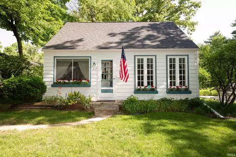 212 Oak Ln, West Lafayette, IN 47906