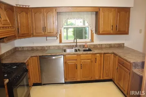 322 E Walnut Ave, Dunkirk, IN 47336 photo 4