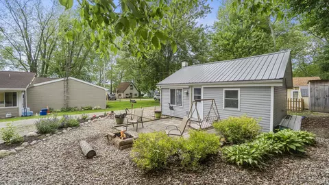 9226 S Verna St, Claypool, IN 46510