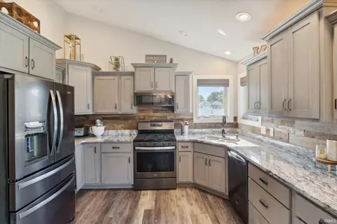 4348 E Duffy Dr, Syracuse, IN 46567 photo 12