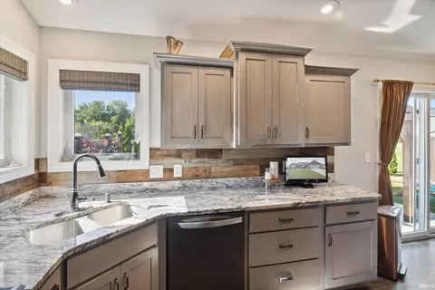 4348 E Duffy Dr, Syracuse, IN 46567 photo 16