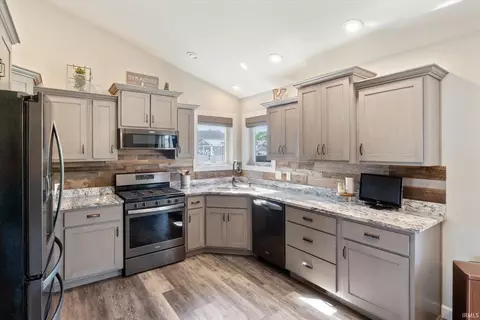 4348 E Duffy Dr, Syracuse, IN 46567 photo 13