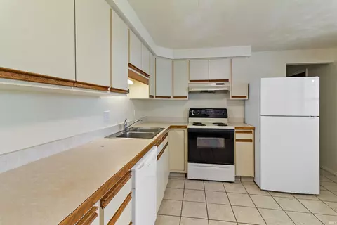 142 E Bragg Ave, Upland, IN 46989 photo 8