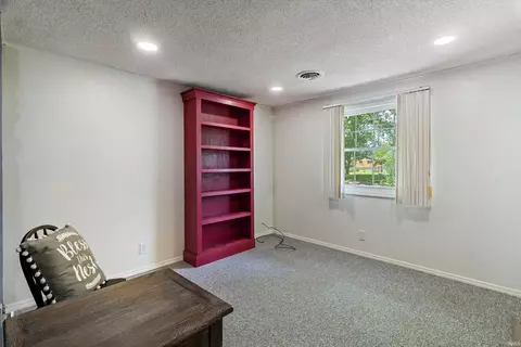 142 E Bragg Ave, Upland, IN 46989 photo 11