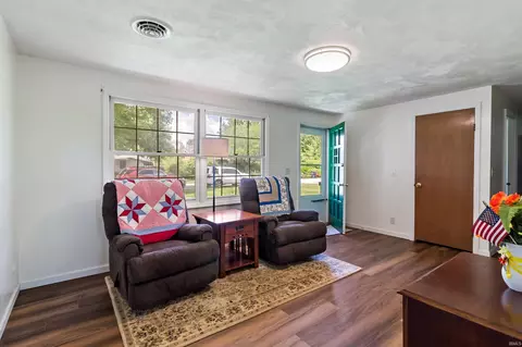 142 E Bragg Ave, Upland, IN 46989 photo 4