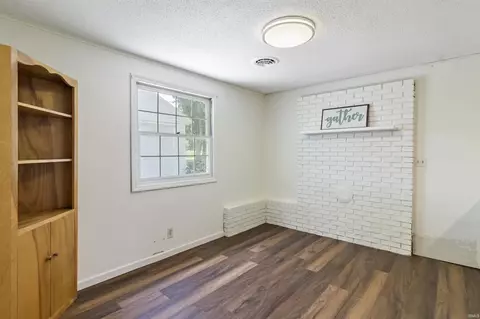 142 E Bragg Ave, Upland, IN 46989 photo 9