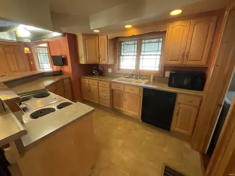 203 E Wiley St, Bluffton, IN 46714 photo 14